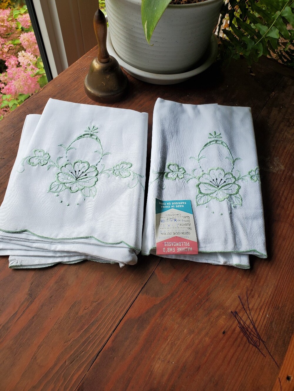 Vintage Embroidered 100% Cotton Floral Scalloped Pillowcases Pair NOS